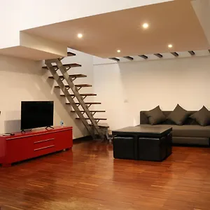  Apartamento Cozy & Large Loft Famagosta Italia